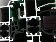 大连断桥铝门窗型材的心脏部位---隔热条